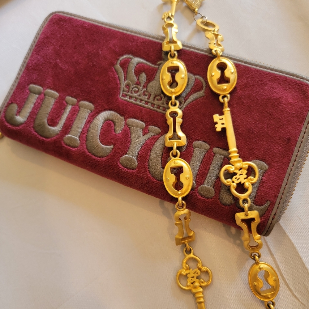 RARE Juicy Couture JUICY GIRL wallet zip around wallet vintage, Y2K
